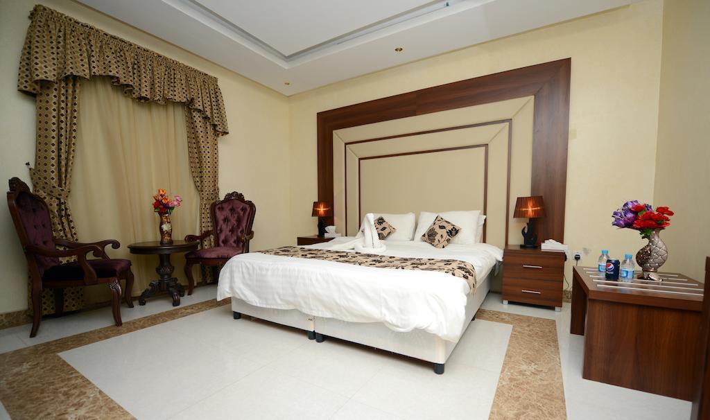 Hotelier Suites Riyadh Phòng bức ảnh