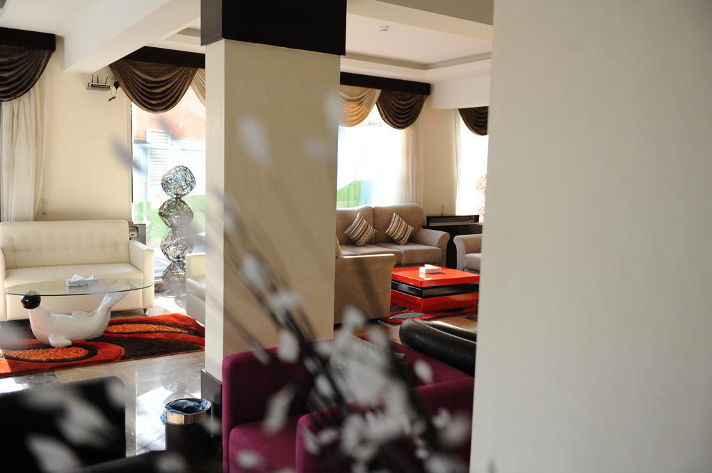 Hotelier Suites Riyadh Ngoại thất bức ảnh