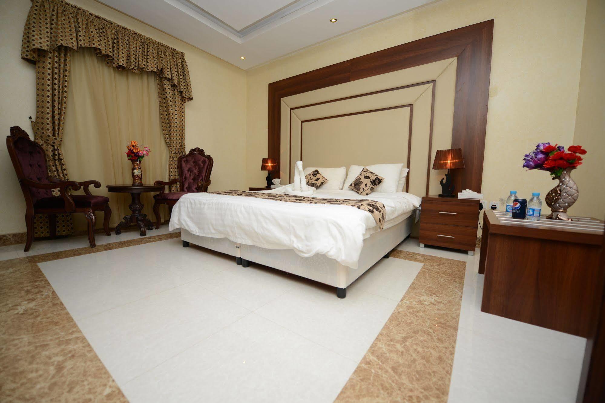 Hotelier Suites Riyadh Ngoại thất bức ảnh