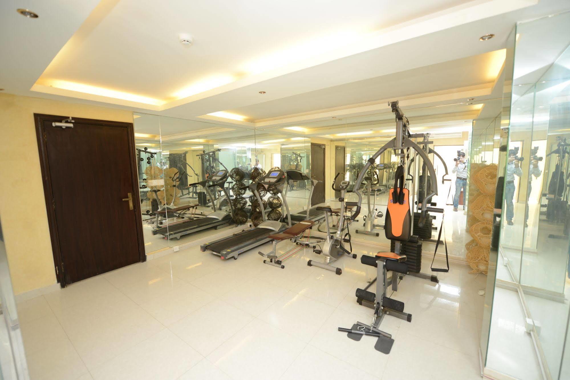 Hotelier Suites Riyadh Ngoại thất bức ảnh
