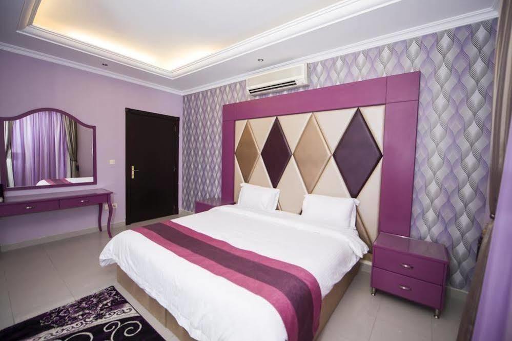 Hotelier Suites Riyadh Ngoại thất bức ảnh